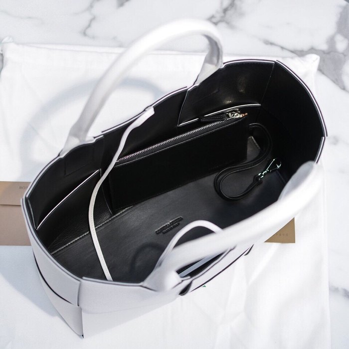 Bottega Veneta Tote style 29 White 01A