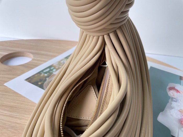 Bottega Veneta Tote style 64 Beige 01A