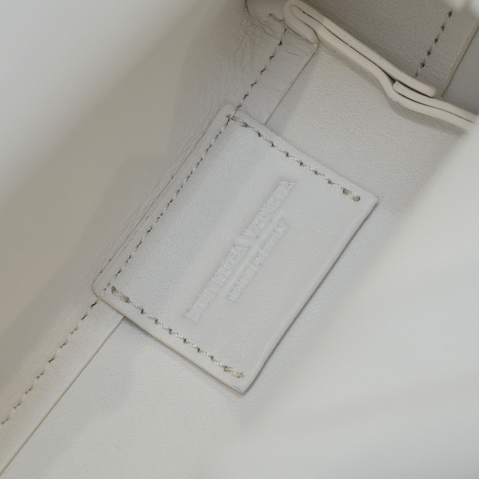 Bottega Veneta Tote style 87 White 01A