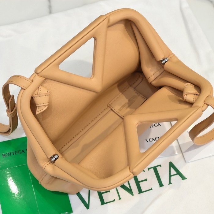 Bottega Veneta Tote style 89 Tan 01A
