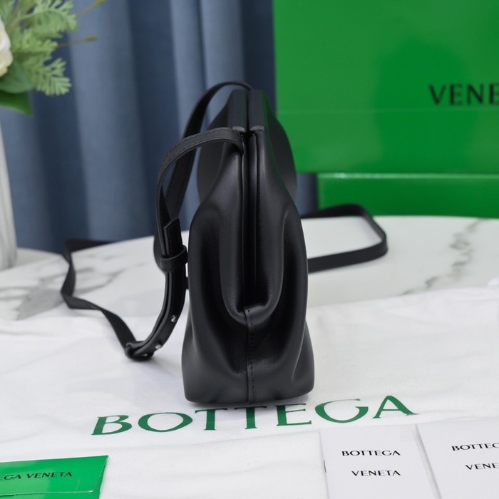 Bottega Veneta Tote style 97 Black 01A