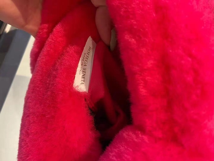 Bottega Veneta Tote with distinctive styling traits Red 01A