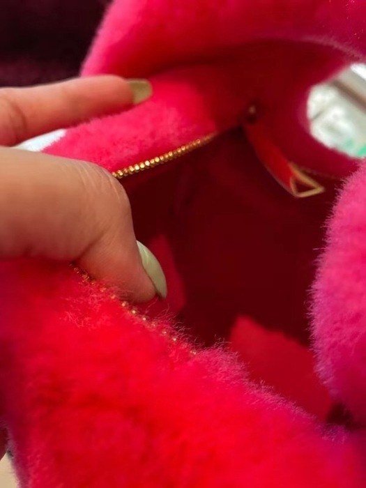 Bottega Veneta Tote with distinctive styling traits Red 01A