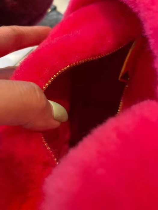 Bottega Veneta Tote with distinctive styling traits Red 01A