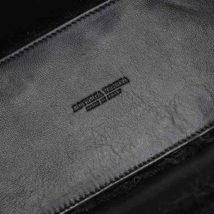 Bottega Veneta Tote with plush texture traits Black 01A