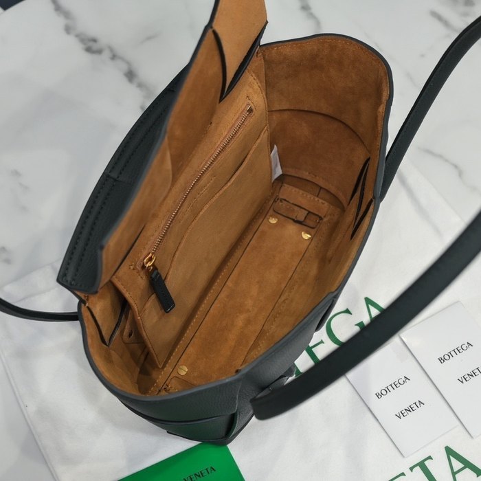 Bottega Veneta Tote with structured design Black 01A 2