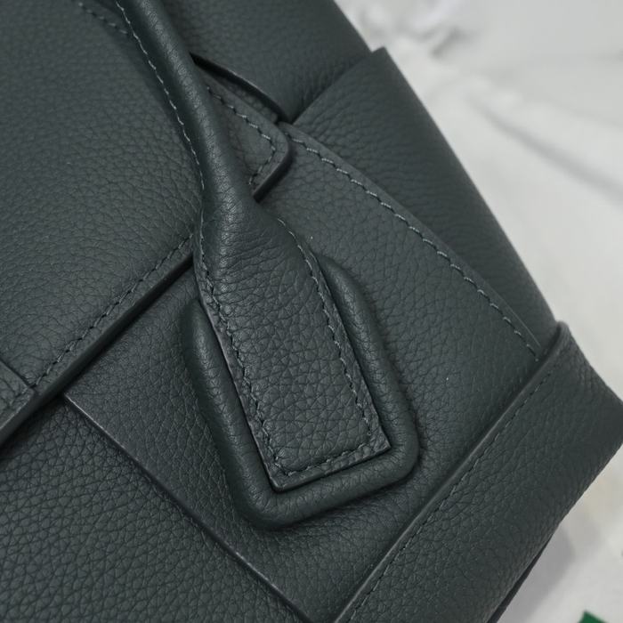 Bottega Veneta Tote with structured design Black 01A 2