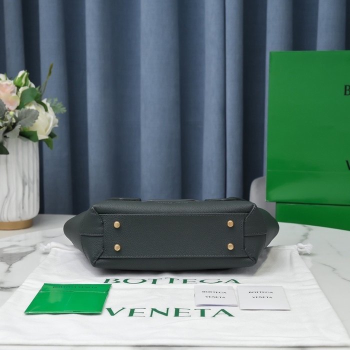 Bottega Veneta Tote with structured design Black 01A 2