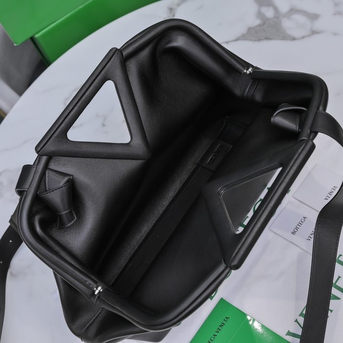 Bottega Veneta Tote with structured design Black 01A