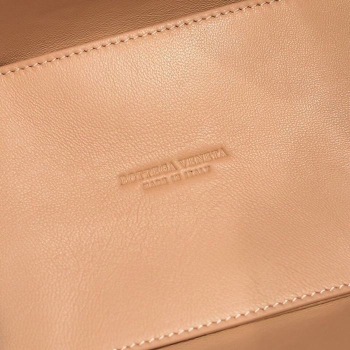 Bottega Veneta Tote with structured design Brown 01A 3