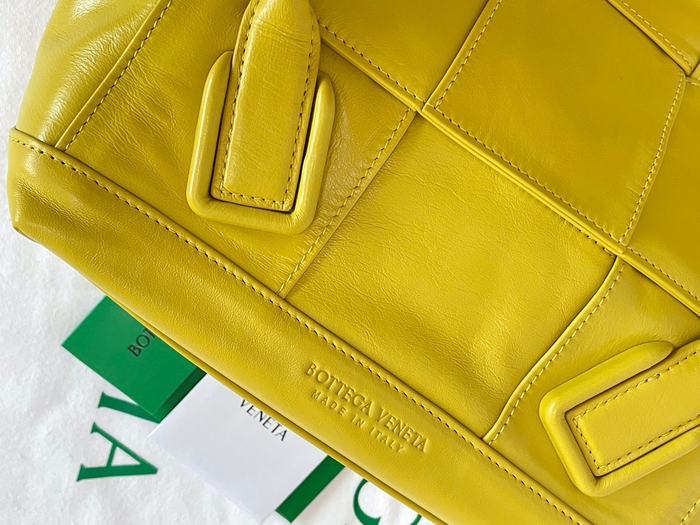 Bottega Veneta Tote with structured design Brown 01A