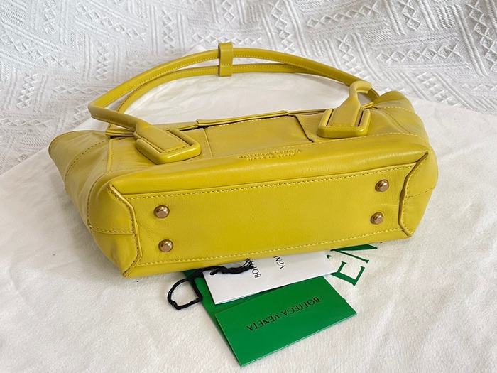 Bottega Veneta Tote with structured design Brown 01A