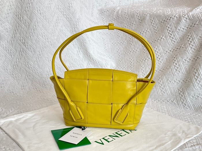 Bottega Veneta Tote with structured design Brown 01A