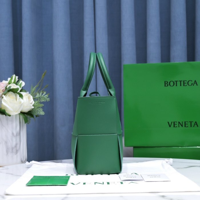Bottega Veneta Tote with structured design Green 01A