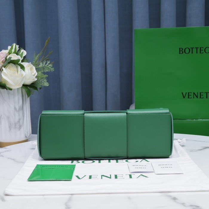 Bottega Veneta Tote with structured design Green 01A