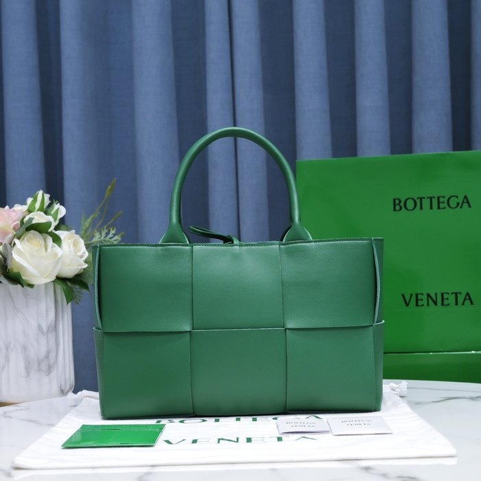 Bottega Veneta Tote with structured design Green 01A