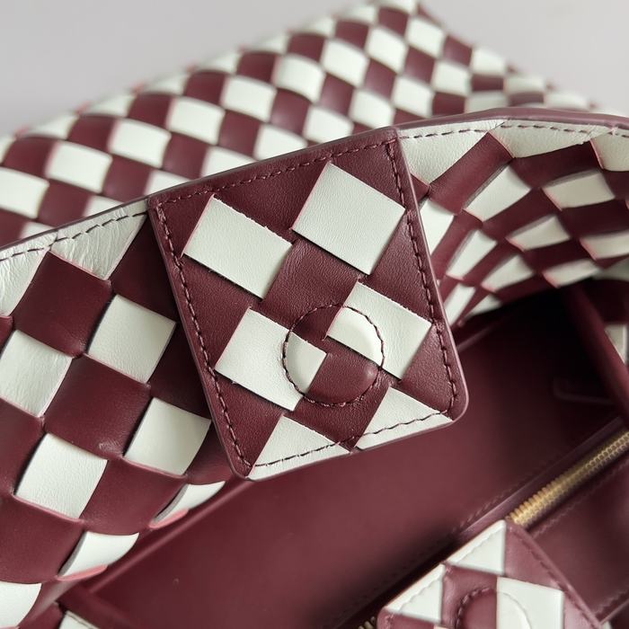 Bottega Veneta Tote with structured features Burgundy 01A