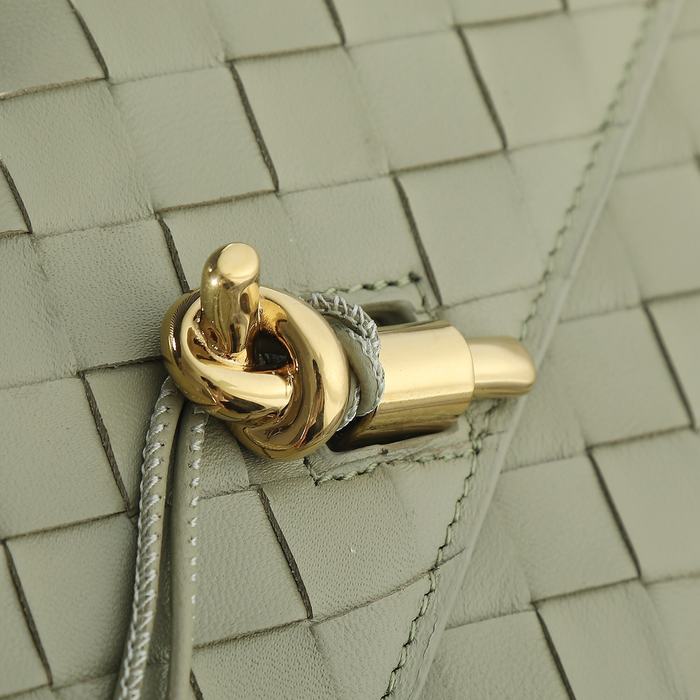Bottega Veneta Tote with stylish details Green 01A