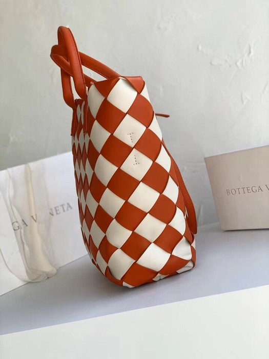 Bottega Veneta Tote with stylish traits Brown 01A