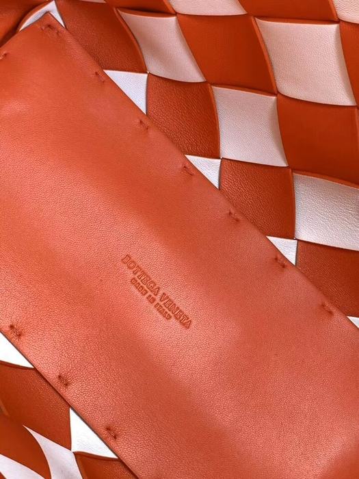 Bottega Veneta Tote with stylish traits Brown 01A