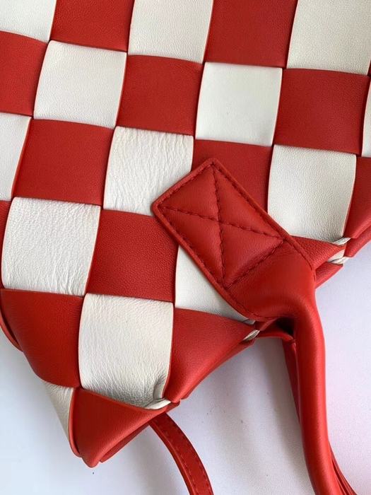 Bottega Veneta Tote with stylish traits Brown 01A