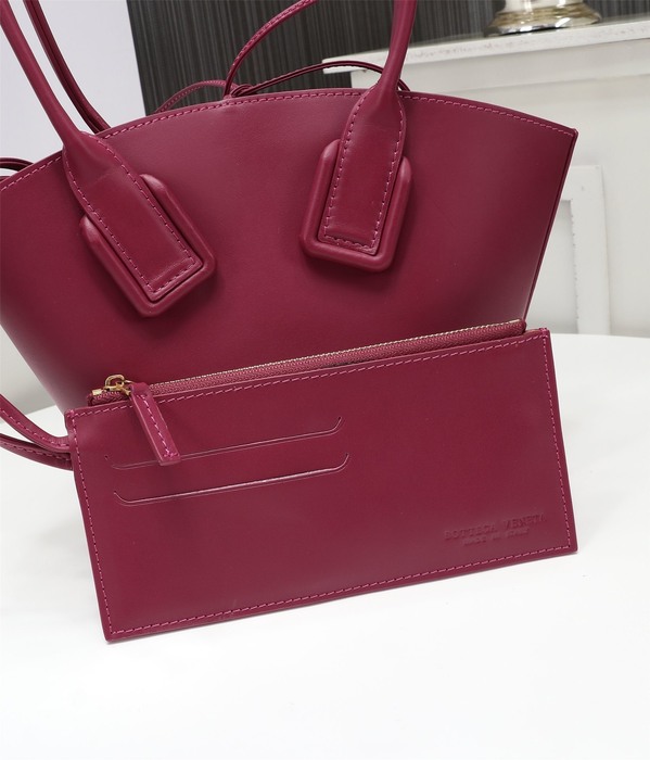 Bottega Veneta Tote with stylish traits Burgundy 01A