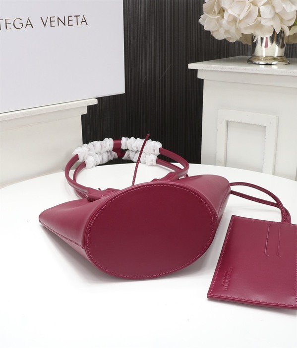 Bottega Veneta Tote with stylish traits Burgundy 01A