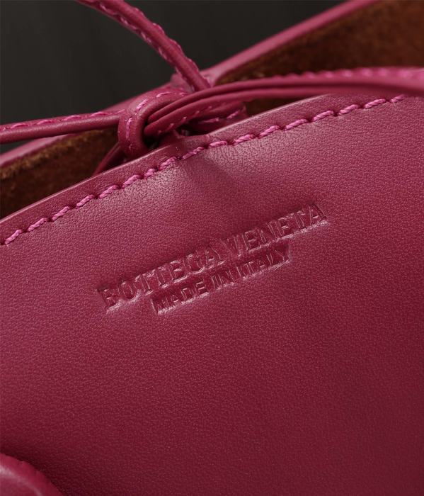 Bottega Veneta Tote with stylish traits Burgundy 01A