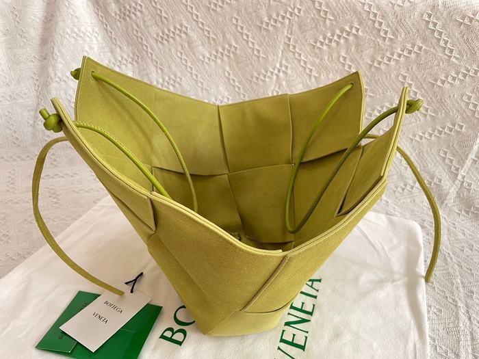 Bottega Veneta Tote with unique design traits Beige 01A