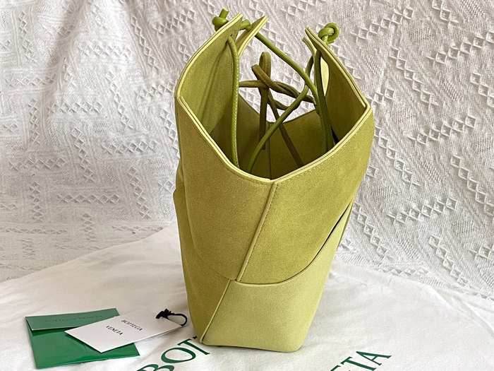 Bottega Veneta Tote with unique design traits Beige 01A