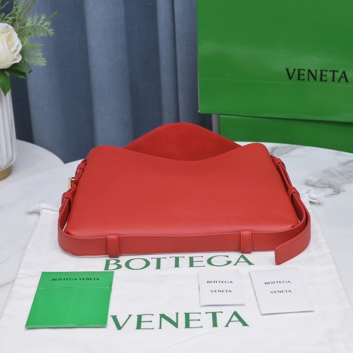 Bottega Veneta Tote with unique design traits Red 01A