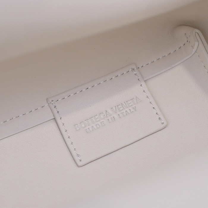 Bottega Veneta Tote with unique design traits White 01A