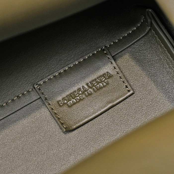 Bottega Veneta Tote with unique structured design Green 01A