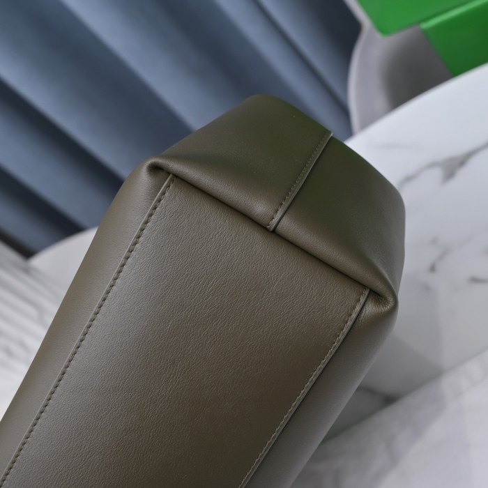Bottega Veneta Tote with unique structured design Green 01A