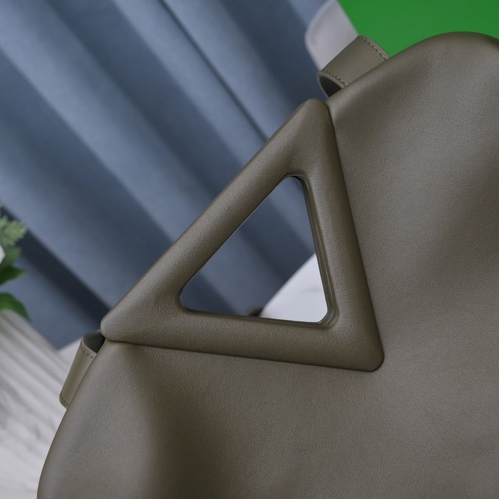 Bottega Veneta Tote with unique structured design Green 01A