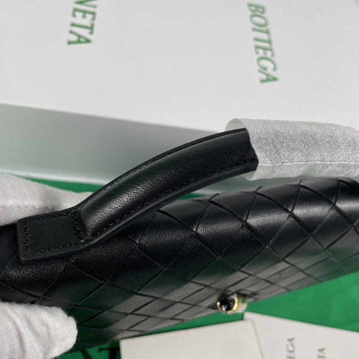 Bottega Veneta Tote with woven design Black 01A