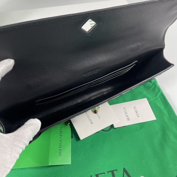 Bottega Veneta Tote with woven design Black 01A