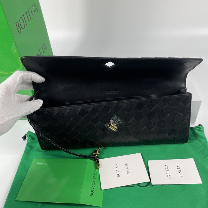 Bottega Veneta Tote with woven design Black 01A