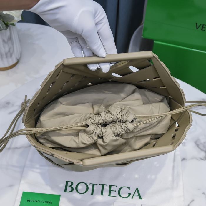 Bottega Veneta Woven Tote Beige 01A 2