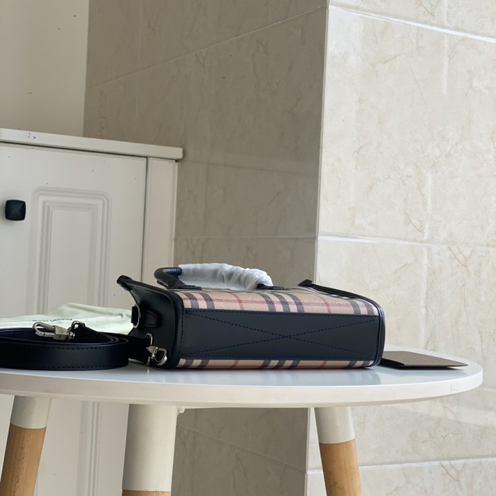 Burberry Plaid Tote with Handle Beige 01A