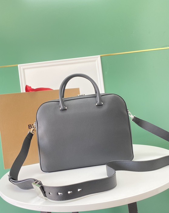 Burberry Structured Tote Black 01A