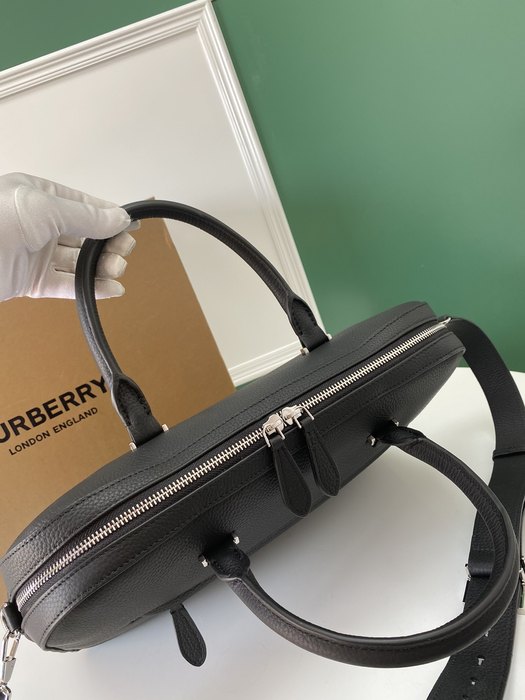 Burberry Structured Tote Black 01A