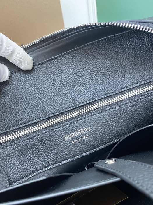 Burberry Structured Tote Black 01A