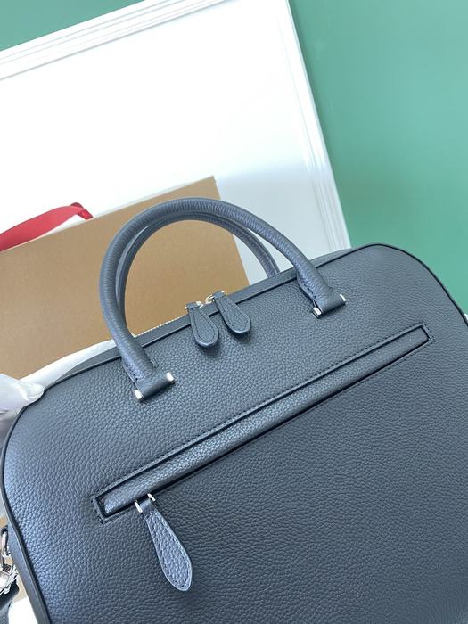 Burberry Structured Tote Black 01A