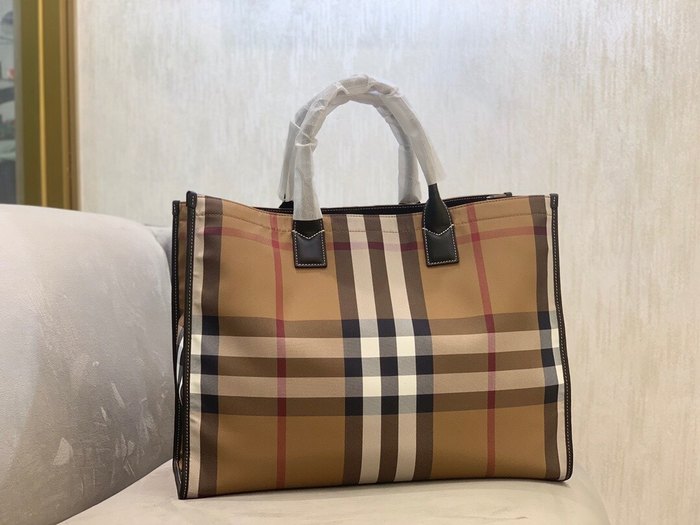 Burberry Stylish Tote with classic traits Tan 01A