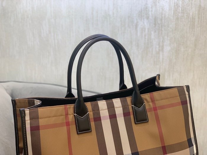 Burberry Stylish Tote with classic traits Tan 01A