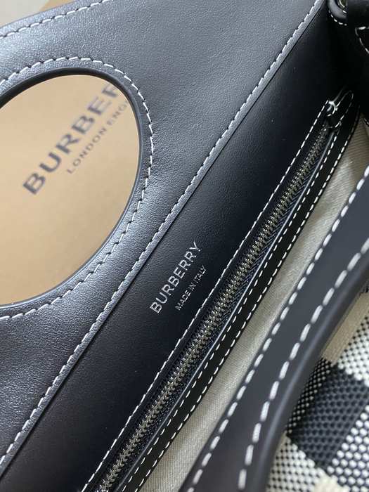 Burberry Stylish Tote with modern design traits Black 01A