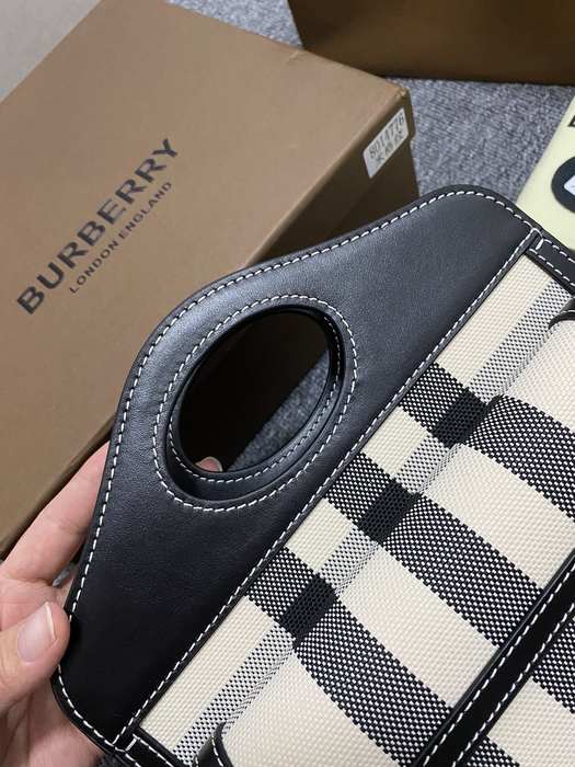 Burberry Stylish Tote with modern design traits Black 01A