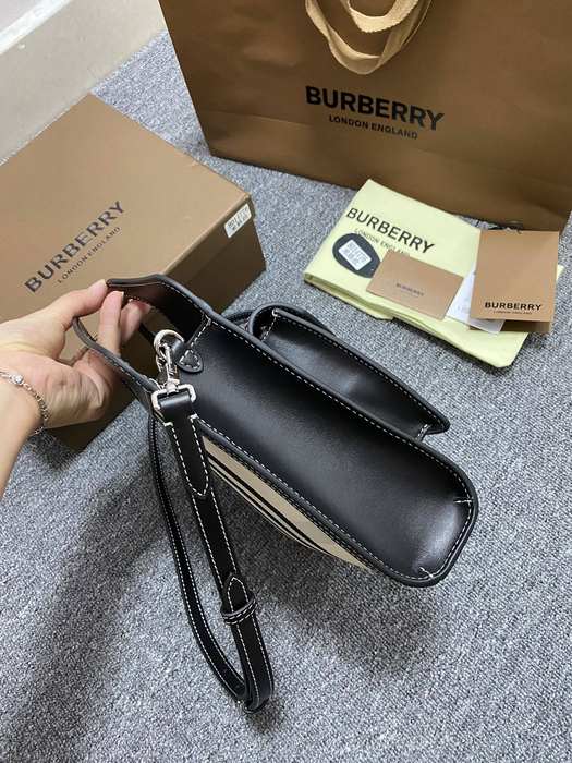 Burberry Stylish Tote with modern design traits Black 01A
