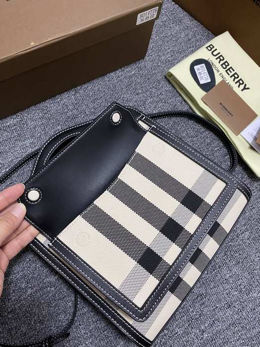 Burberry Stylish Tote with modern design traits Black 01A